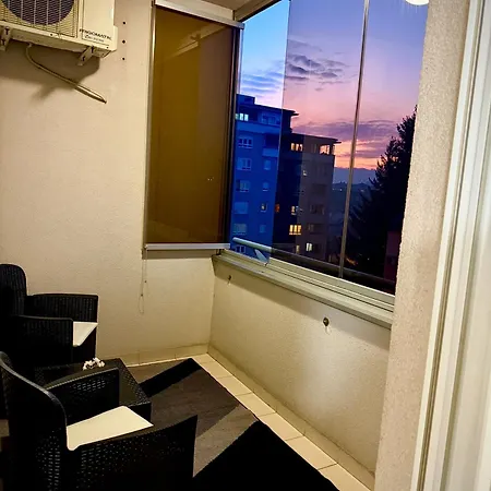 Sa Parkingom U Garazi 바냐루카