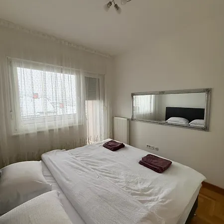 아파트 Sa Parkingom U Garazi *