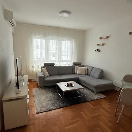 아파트 Sa Parkingom U Garazi *