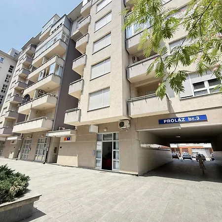 아파트 Sa Parkingom U Garazi 바냐루카